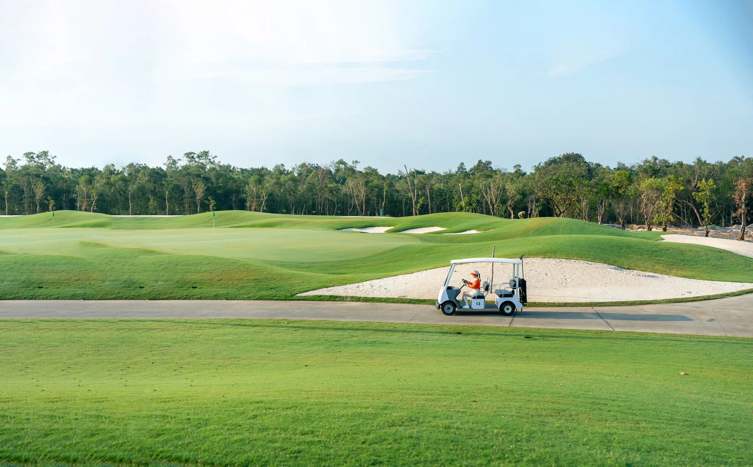 Eschuri Vung Bau Golf